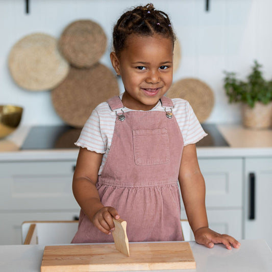 L’ensemble couteau et planche à découper en bois pour enfant