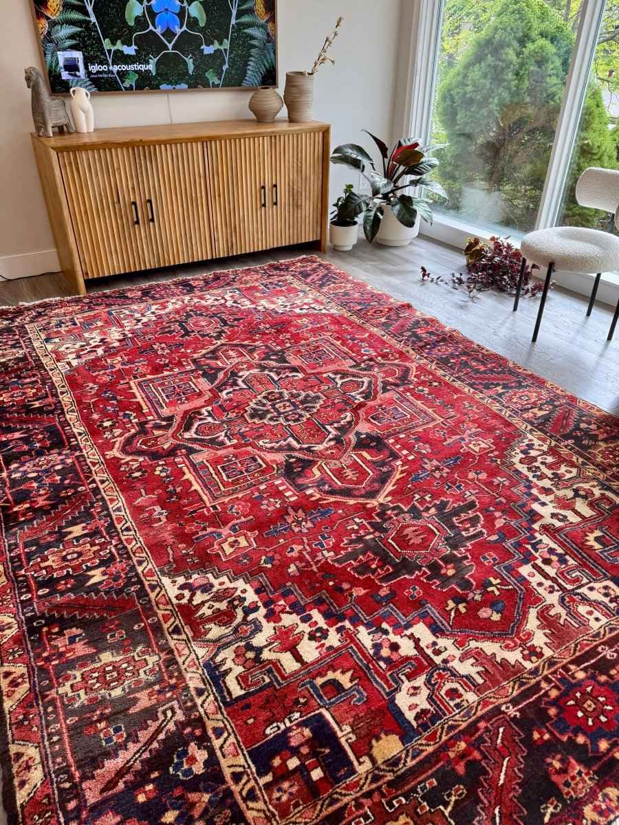 Persian Heriz Rug | 7' 7" x 10' 10"