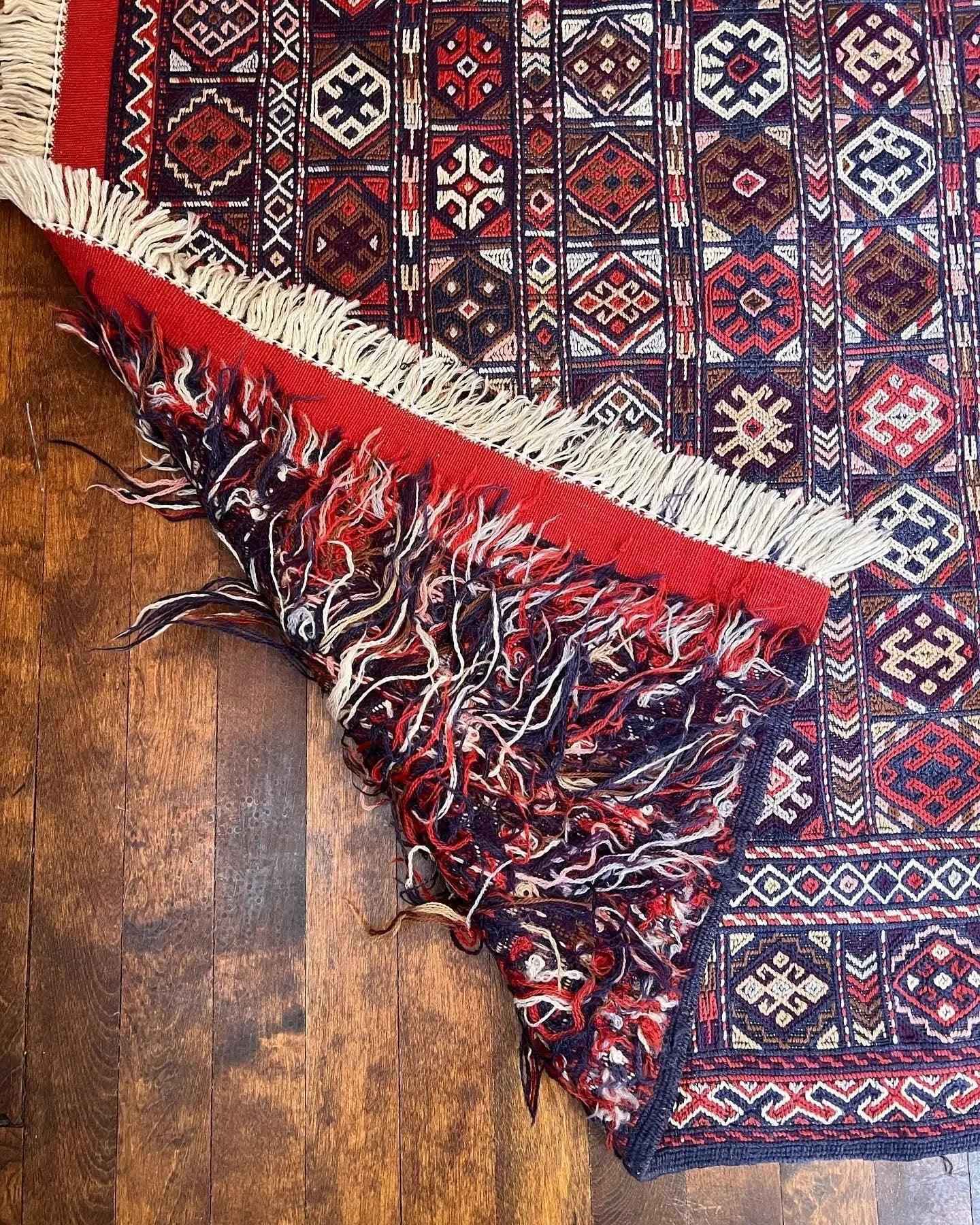 Persian Suzani Kilim | 5' 6" x 5'