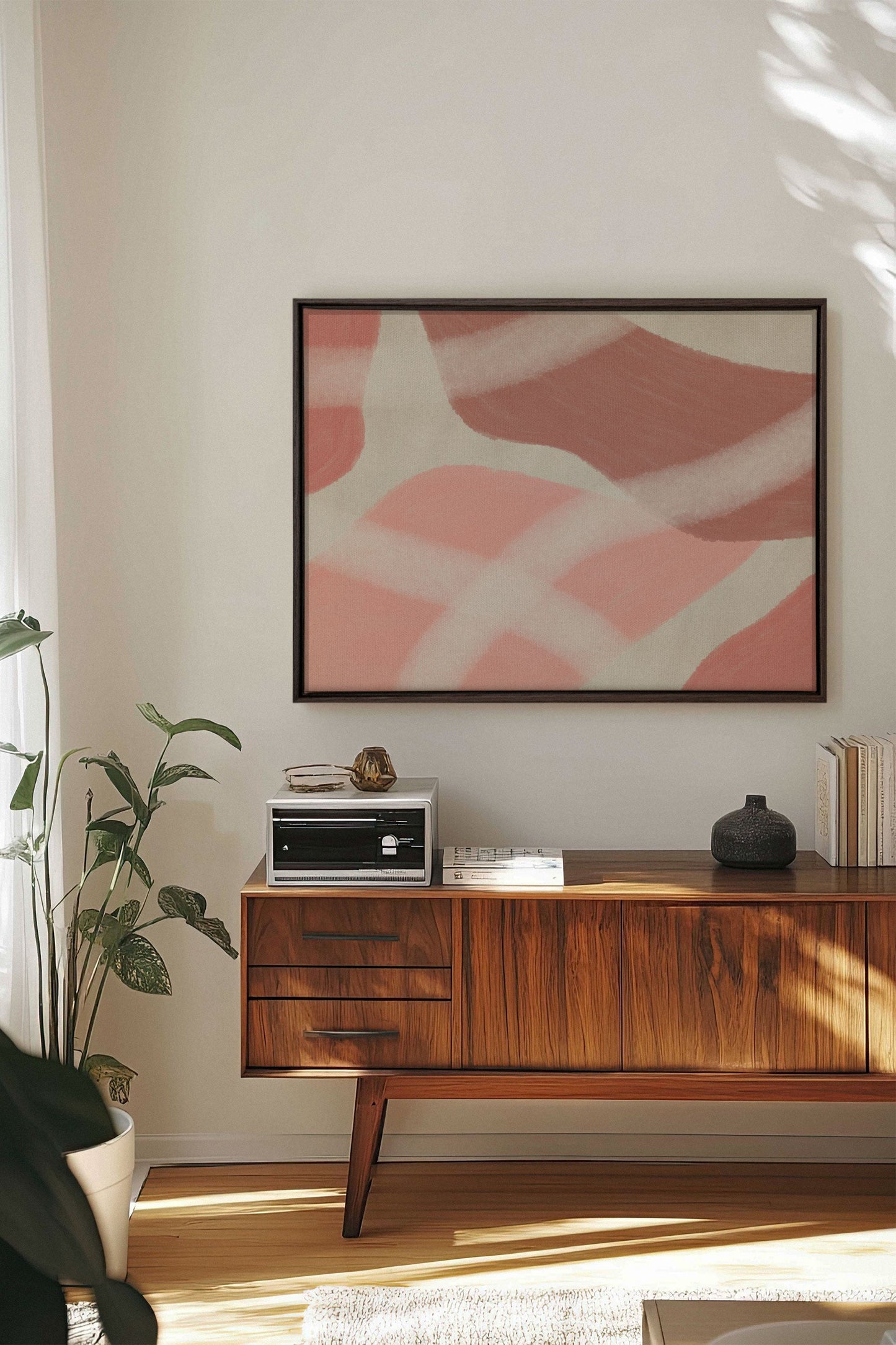 ROSY GLOW、ストレッチキャンバスに描かれた作品
