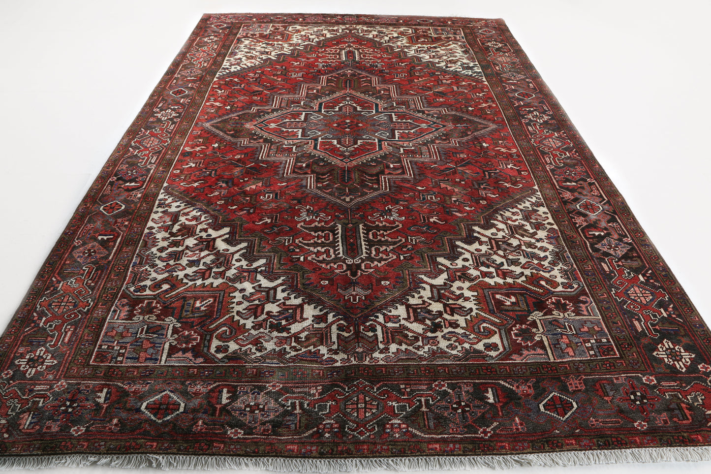 Persian Heriz Rug | 7' 5" x 10' 10"