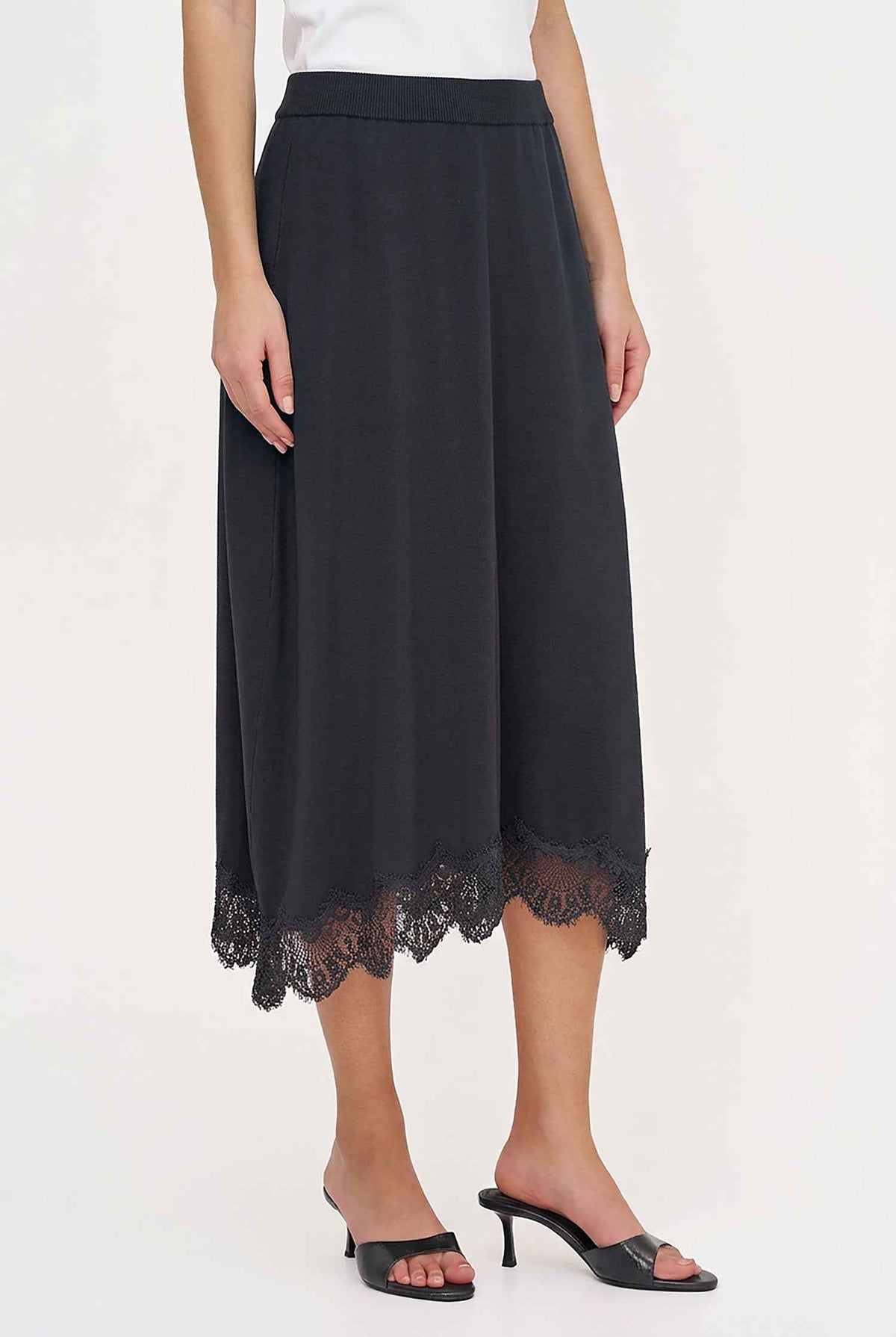 Women's Fine Knit Pull-On A-Line Skirt with Lace Trim