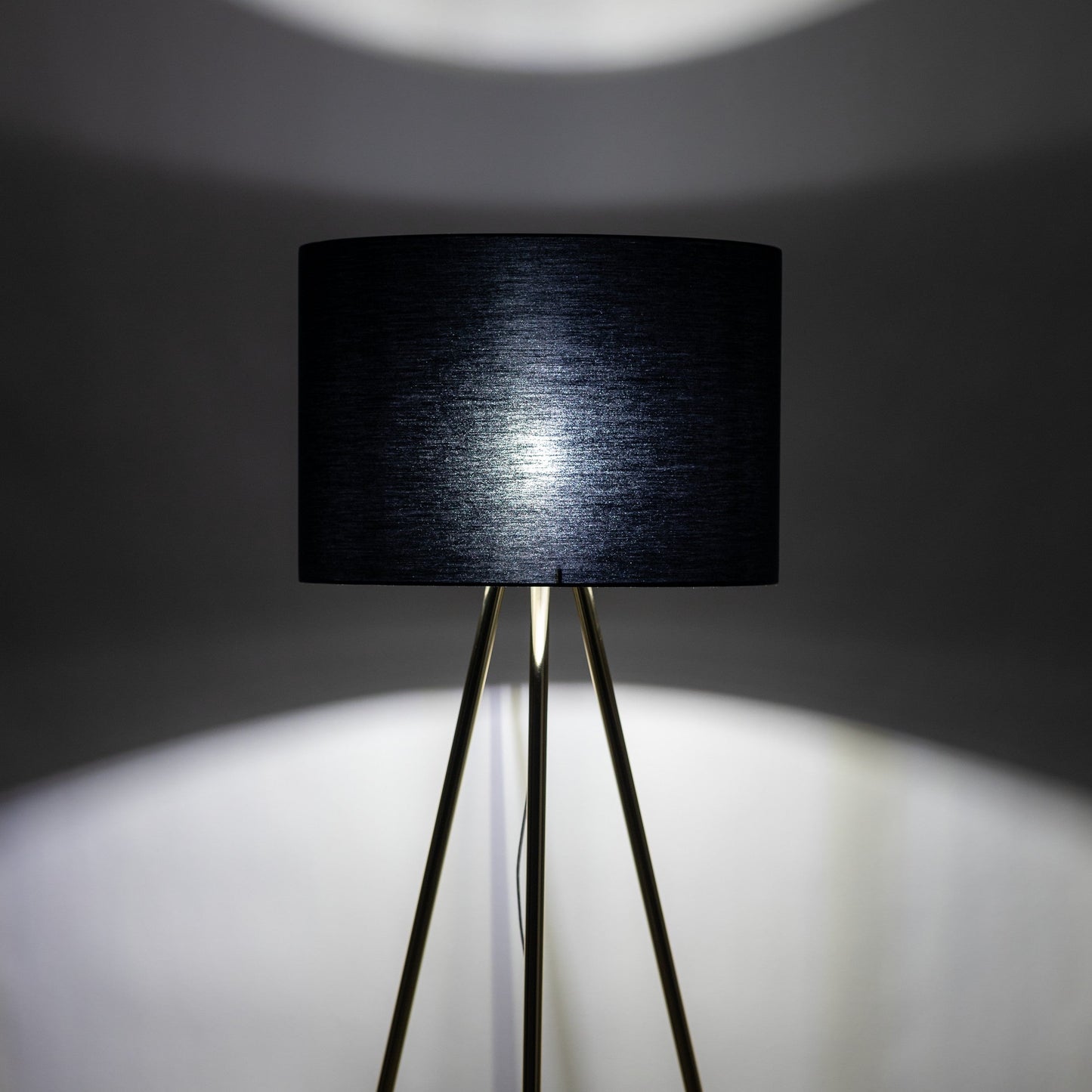 UMBERTO Black Modern  Floor Lamp  (Clearance) - AURABAGS SHOP