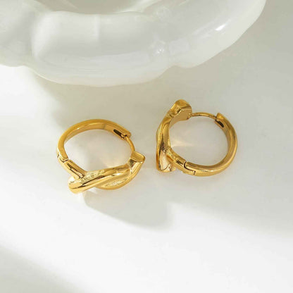 SIYAMI Gold: Sculpted Wave Hoop Earrings
