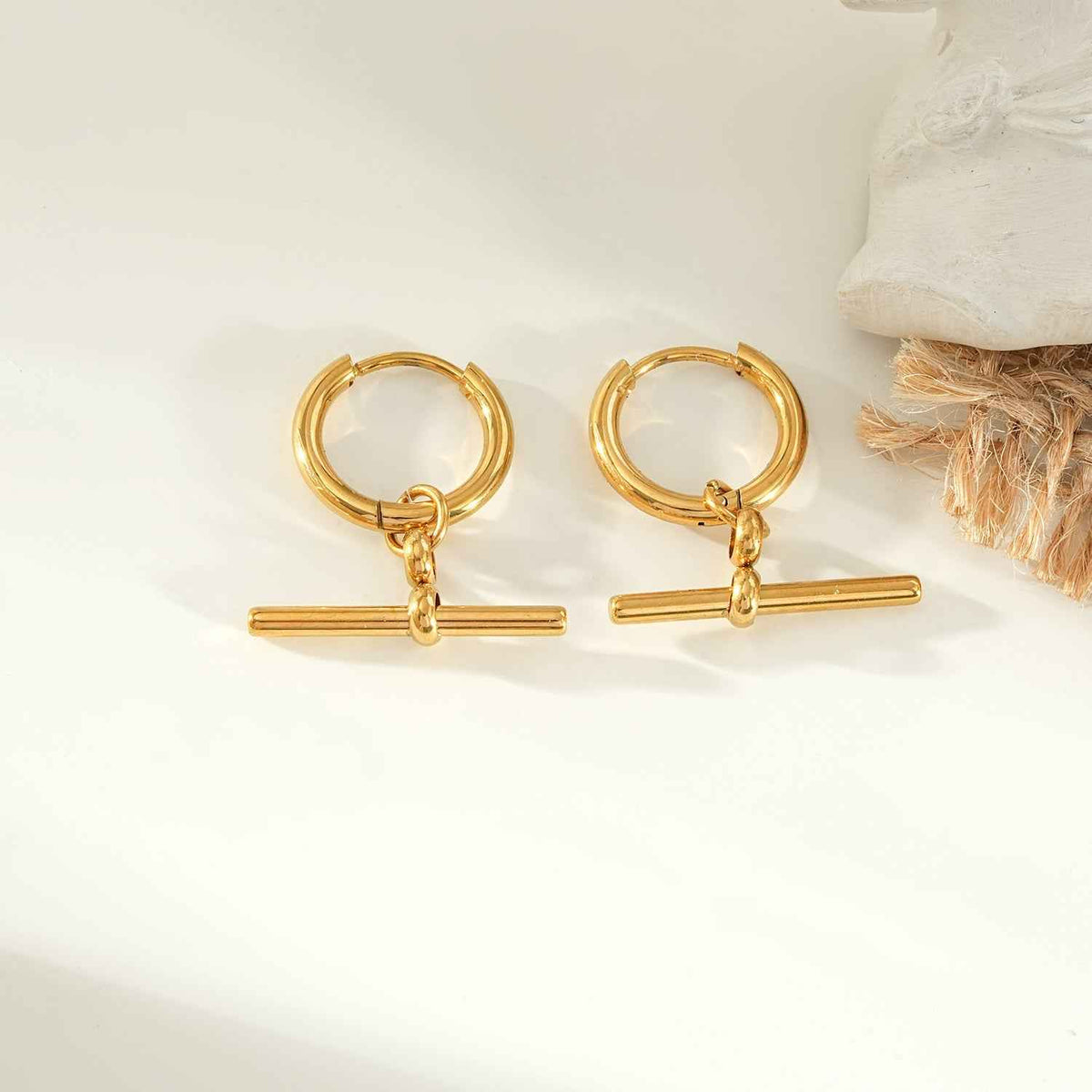 JUNIPER Gold: Hoop Earrings with Dangling T-Bar Charm