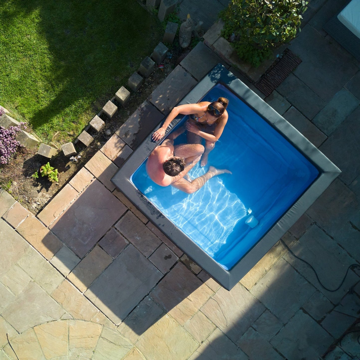 Wave | Garda | 4/6-Person Eco Foam Hot Tub | Square | Built-In Integrated Heater