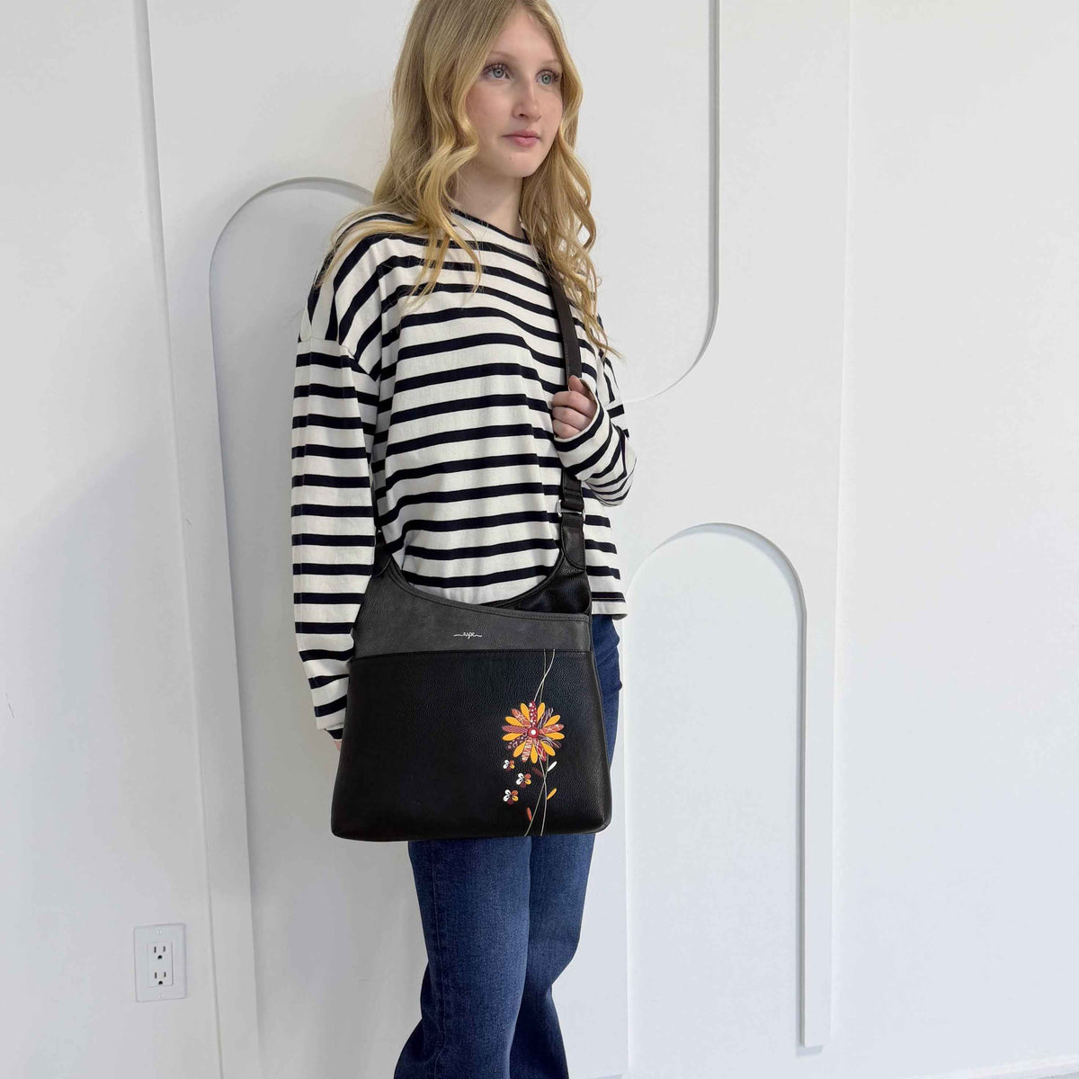 Lanta Messenger Bag