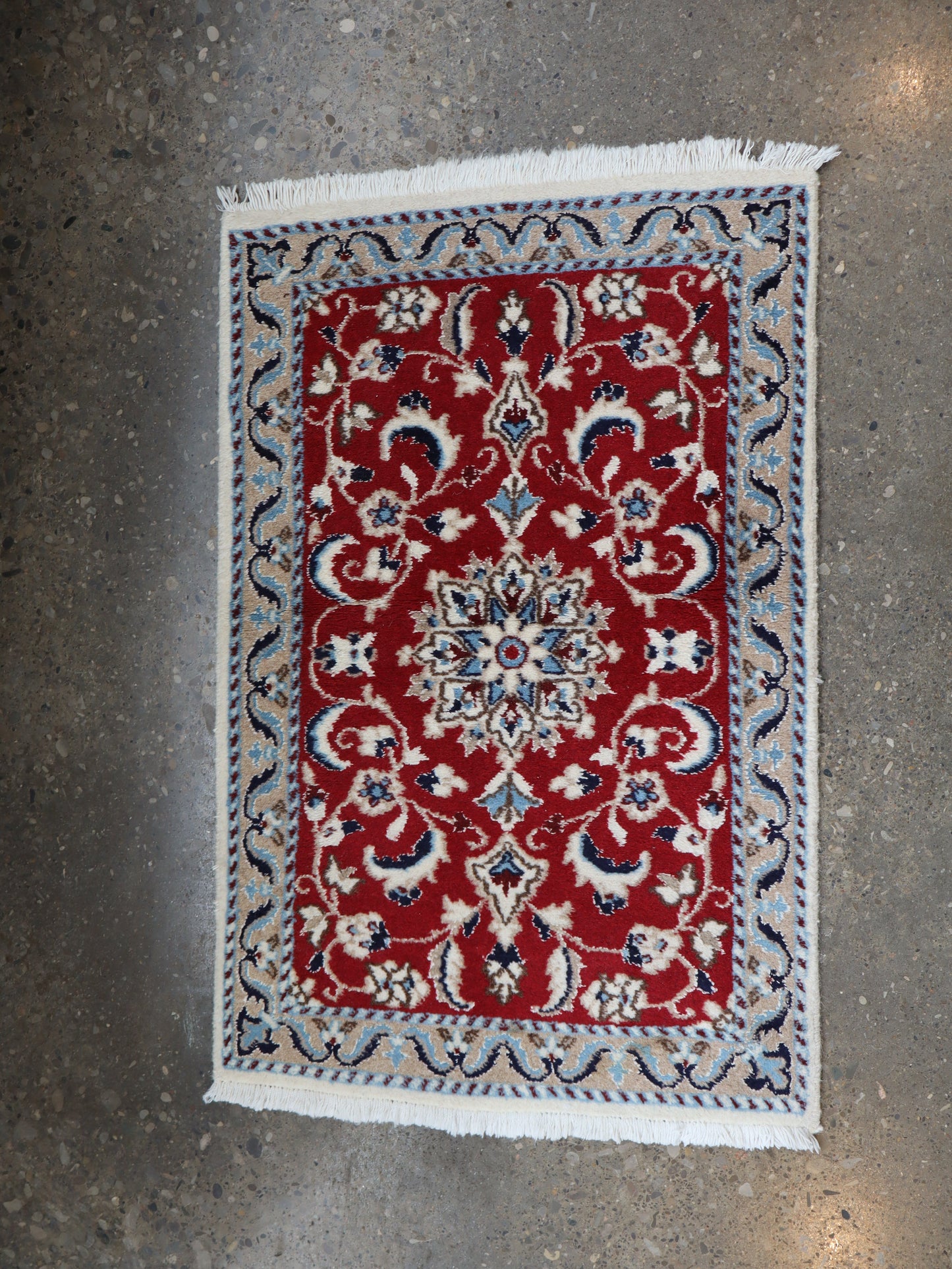 Persischer Nain Teppich | 1' 10" x 2' 11"