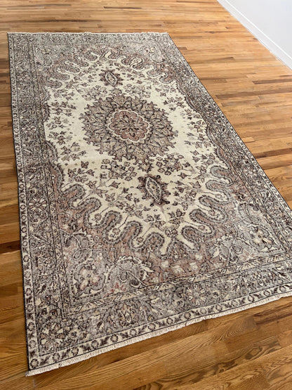 Vintage Turkish Oushak Rug | 9’ 4” x 5’ 5”