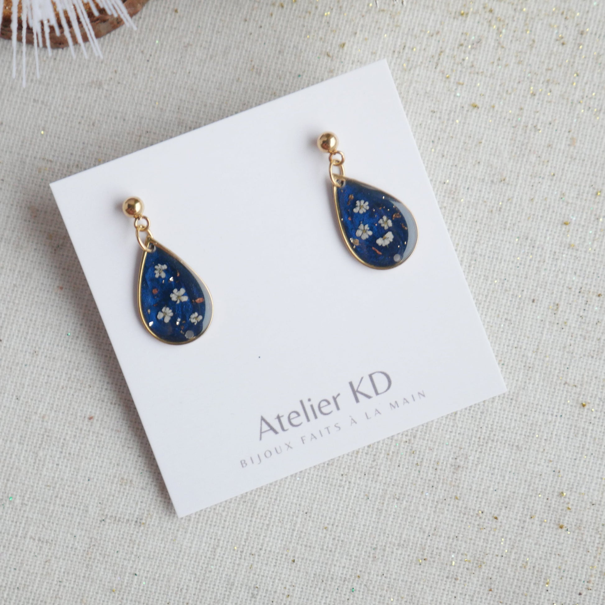 Boucles d’oreilles Céleste avec fleurs de carotte - goutte (moyen)
