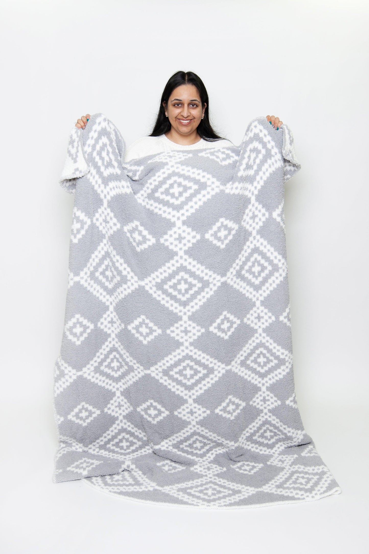 Grey & White Diamond Mosaic Print Extended Throw