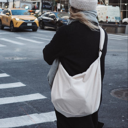 Sac croissant en corduroy | Bandoulière ajustable