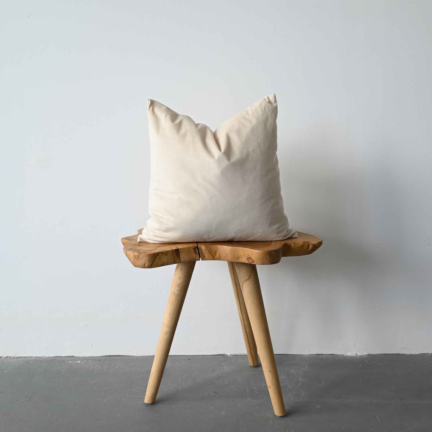 VELVET - IVORY 18"