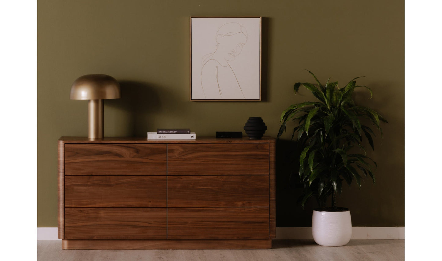 Alfred Round Bedroom Set