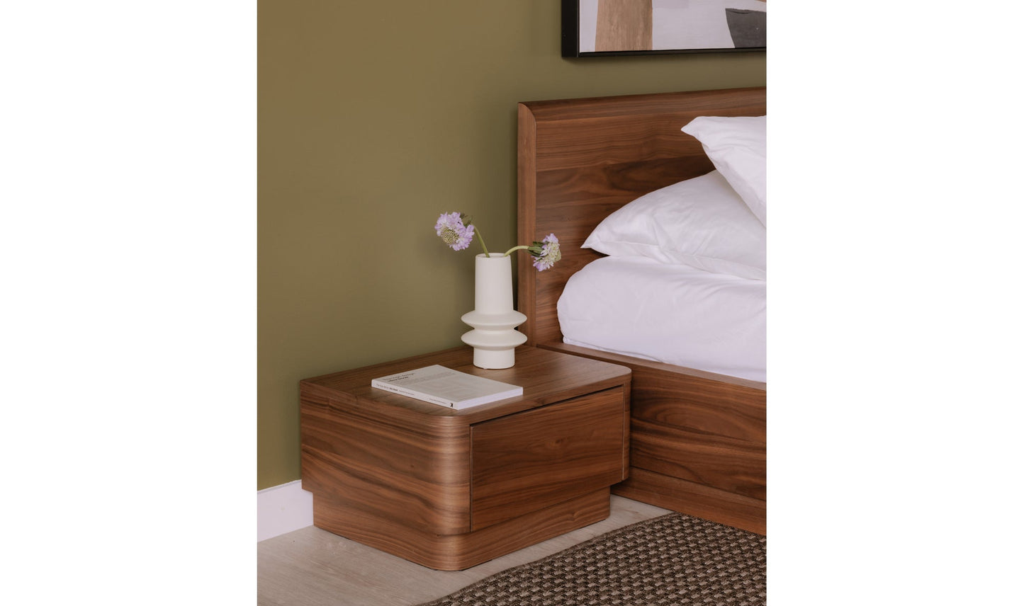 Alfred Round Bedroom Set