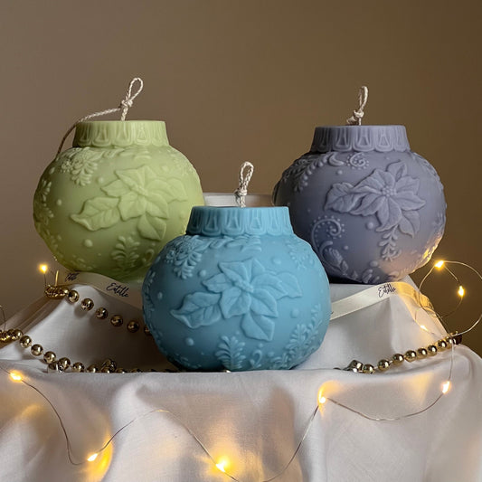 Large Christmas Bauble Soy Candle: Festive Handmade Decor