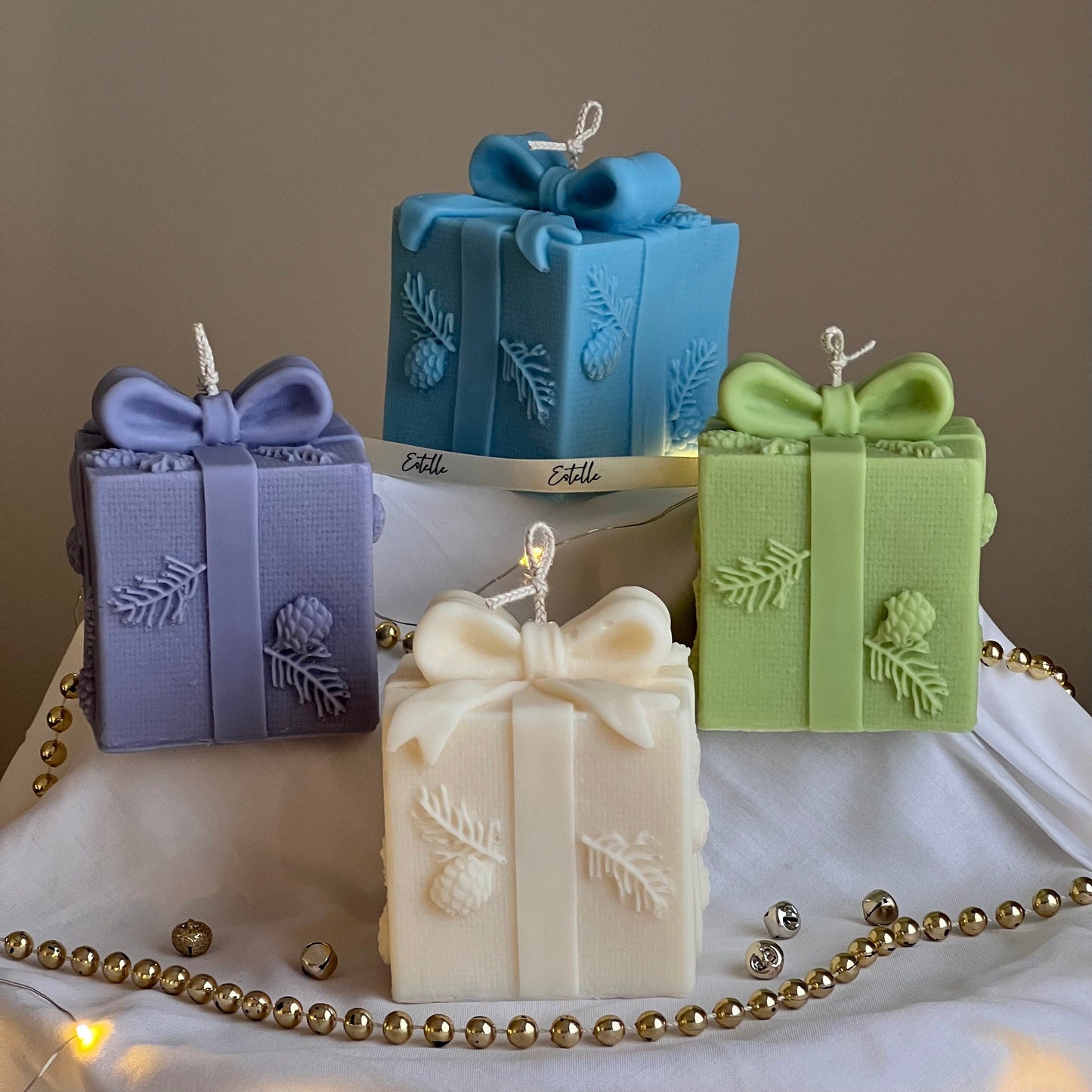 Weihnachtsgeschenkbox Kerze | Handgegossene Sojawachskerze | Festliche Dekoration