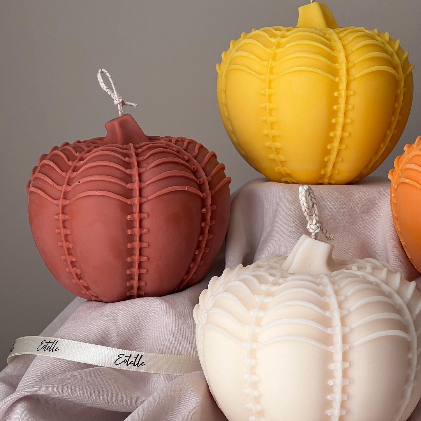 Große Herbstkürbiskerze | Handgegossenes Sojawachs, Halloween-Dekoration