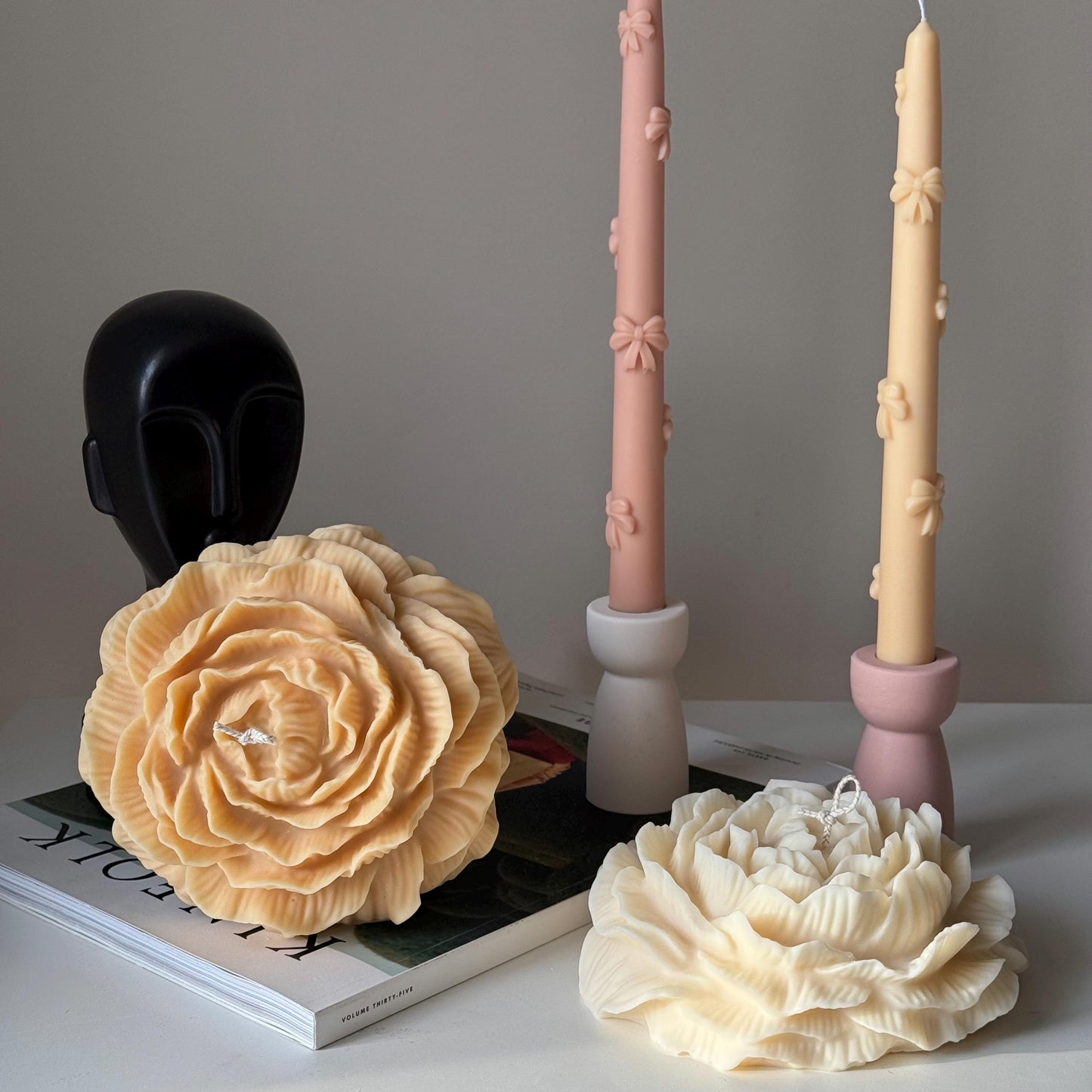 Große Pfingstrosen-Sojawachskerze: Skulpturale Blumenkerze