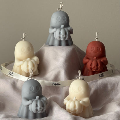 Halloween-Geist mit Kürbiskerze: Handgemachtes Herbstgeschenk aus Sojawachs