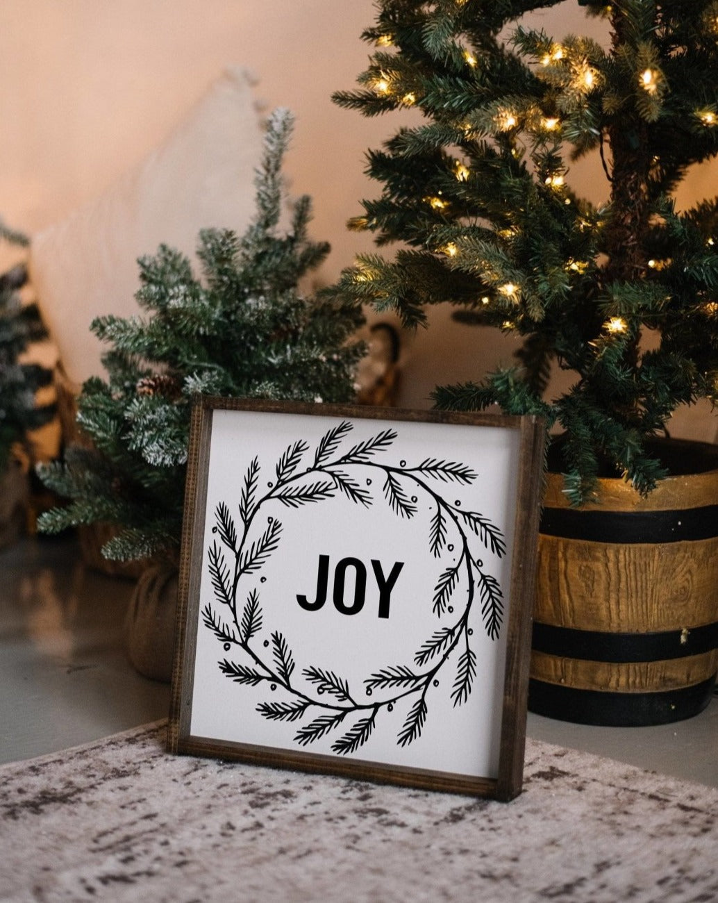 Joy Wreath Wood Sign - AURABAGS SHOP