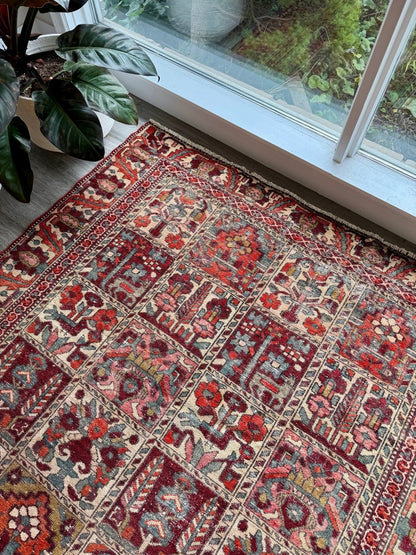 Perisan Bakhtiari Rug | 5' 1" x 9' 5"