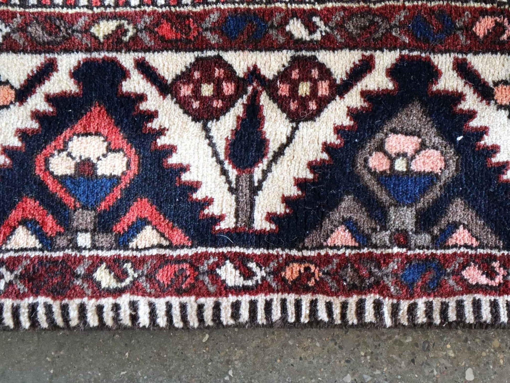 Persian Bakhtiari Rug | 5' 1" x 9' 6"