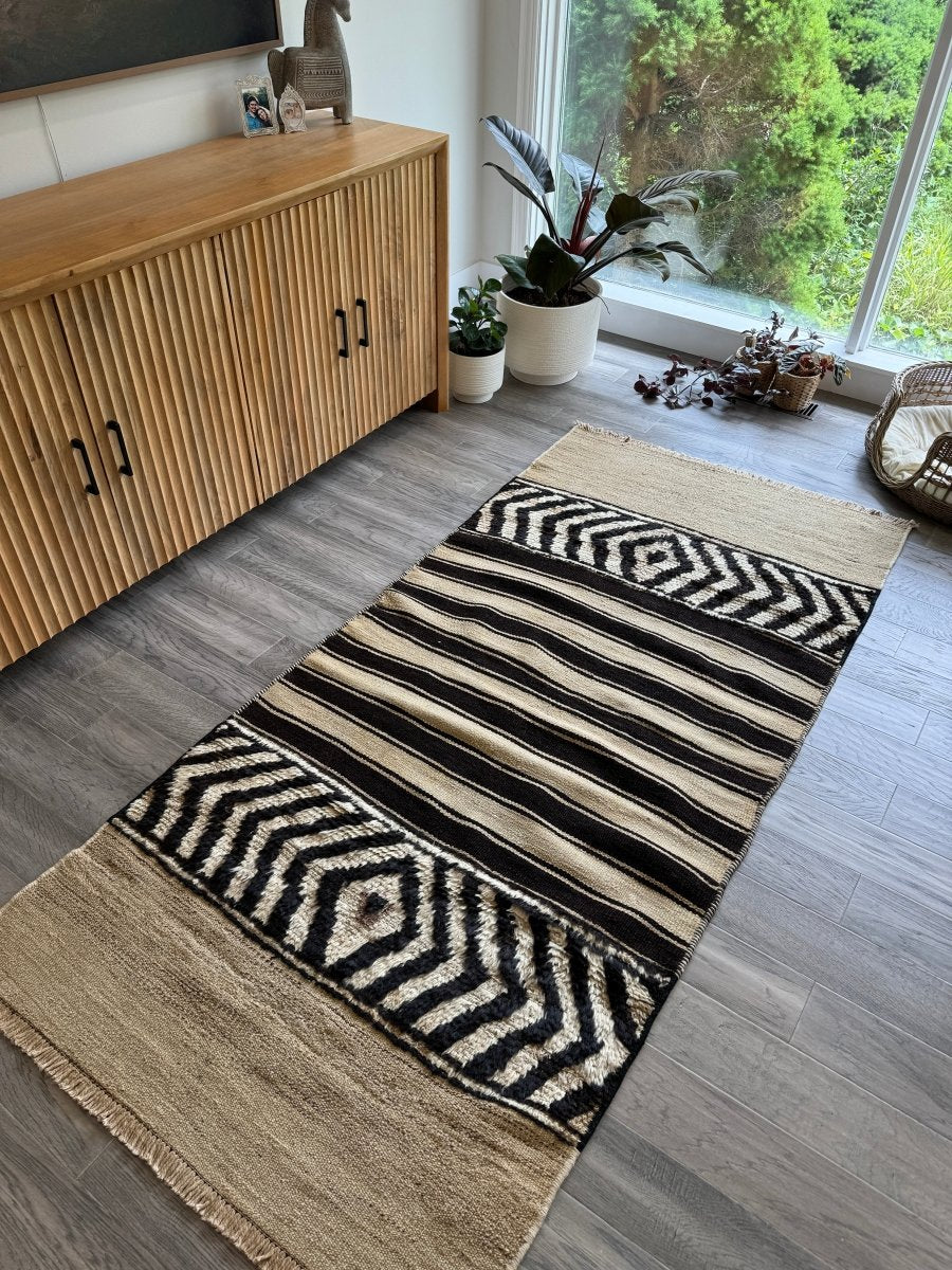 Persian Bakhtiyar Kilim | 3' 4" x 7' 4"