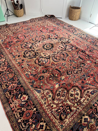 Persian Heriz Rug | 10' 7" x 13' 7"