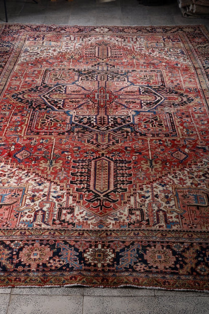 Persian Khuniq Heriz Rug | 9' 10" x 12' 11"