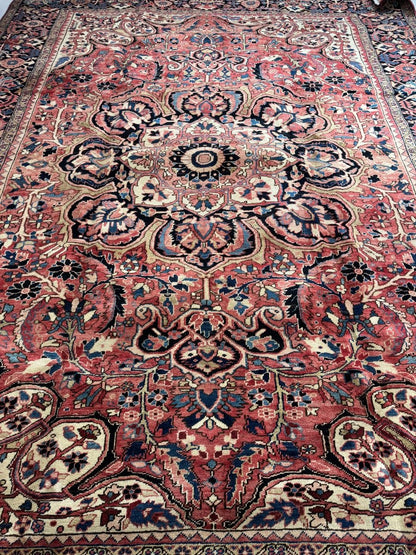Persian Heriz Rug | 10' 7" x 13' 7"