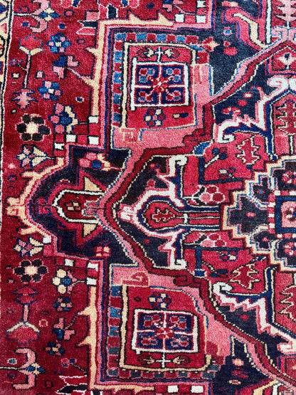 Persian Heriz Rug | 7' 7" x 10' 10"