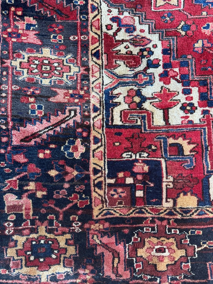 Persian Heriz Rug | 7' 7" x 10' 10"