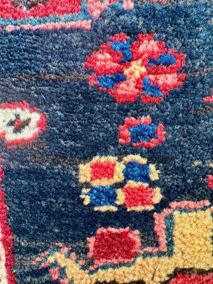 Persian Heriz Rug | 7' 7" x 10' 10"