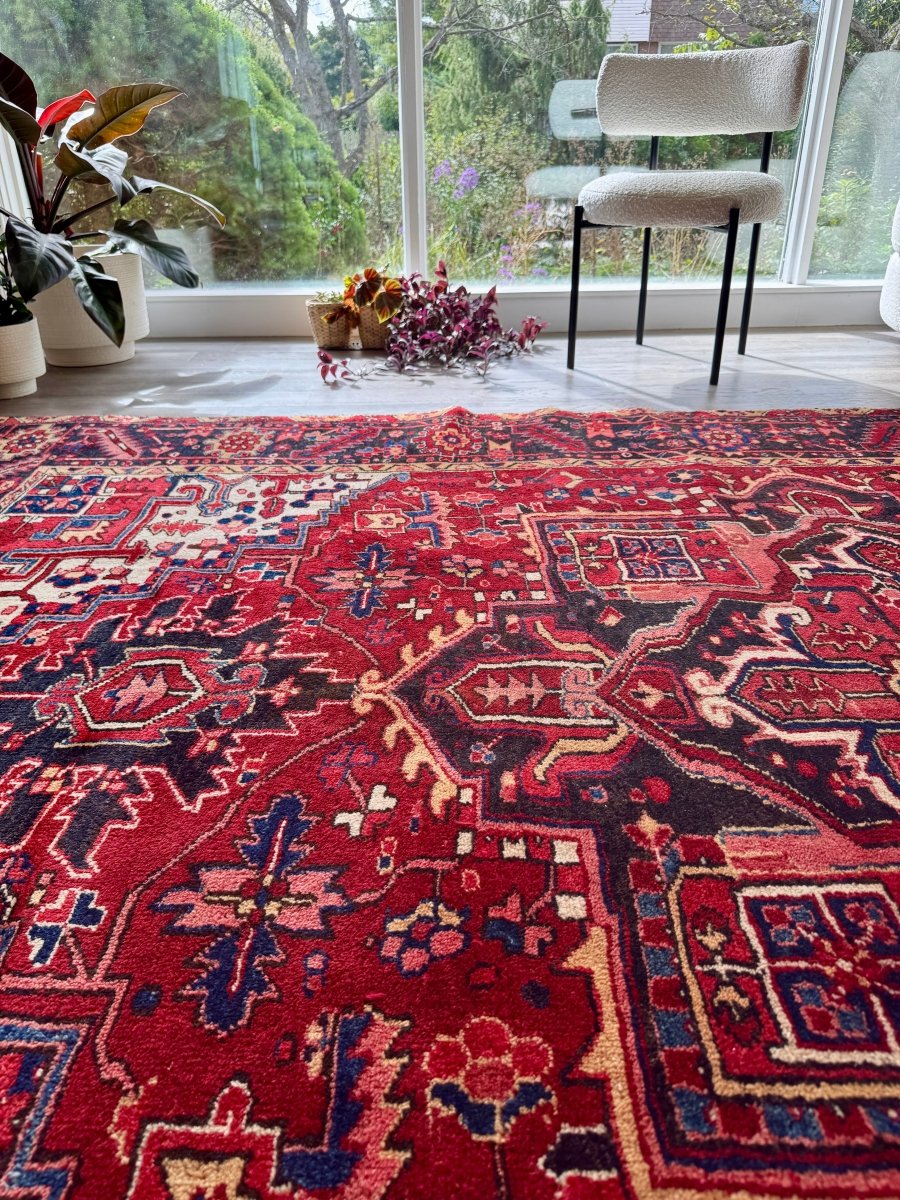 Persian Heriz Rug | 7' 7" x 10' 10"