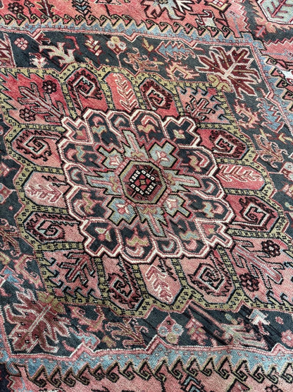 Persian Heriz Rug | 9' 8" x 12' 8"