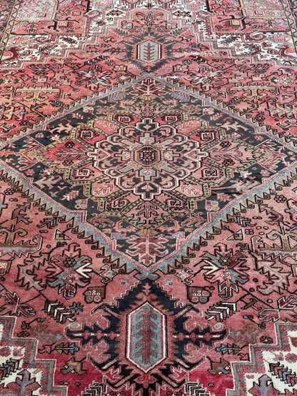Persian Heriz Rug | 9' 8" x 12' 8"