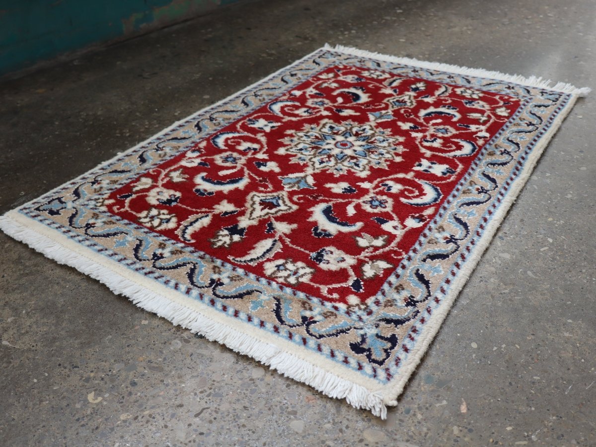 Persischer Nain Teppich | 1' 10" x 2' 11"