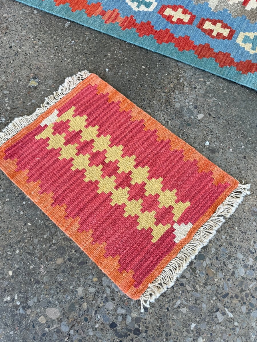 Persian Qashqai Kilim Rug | 1' 5" x 1' 10"