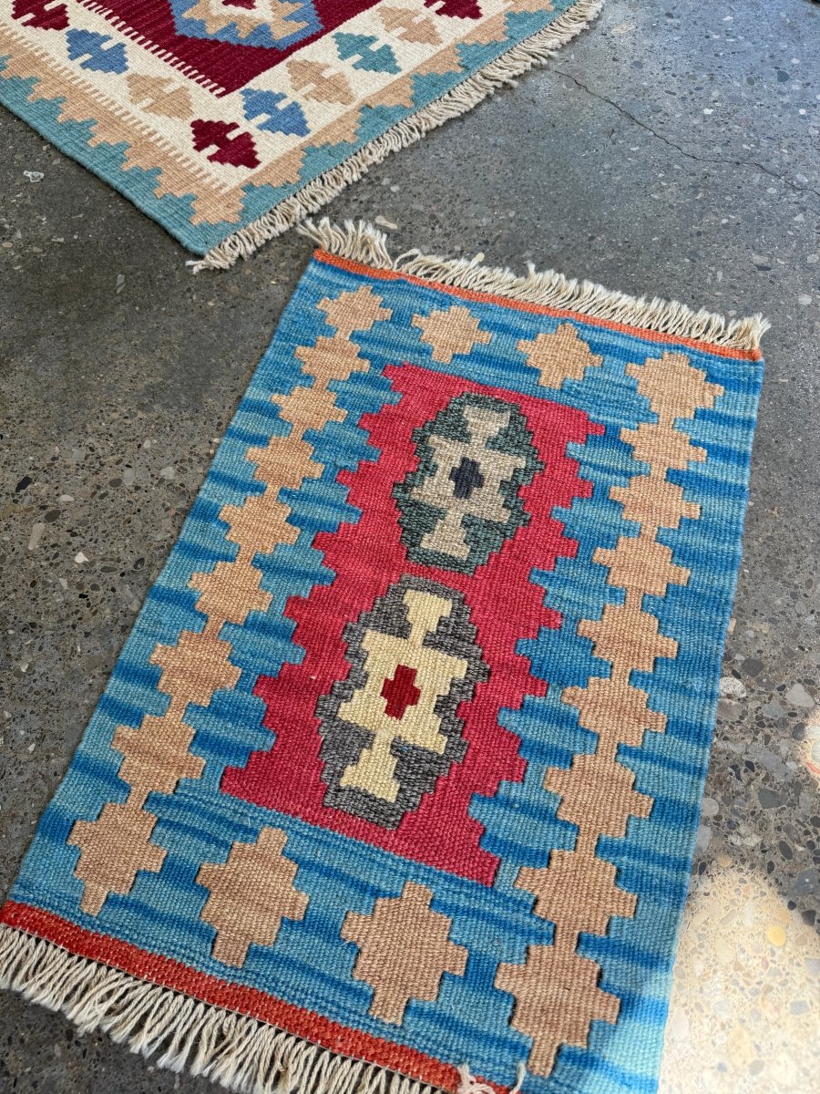 Persian Shiraz Kilim Rug | 1' 5" x 2' 0"
