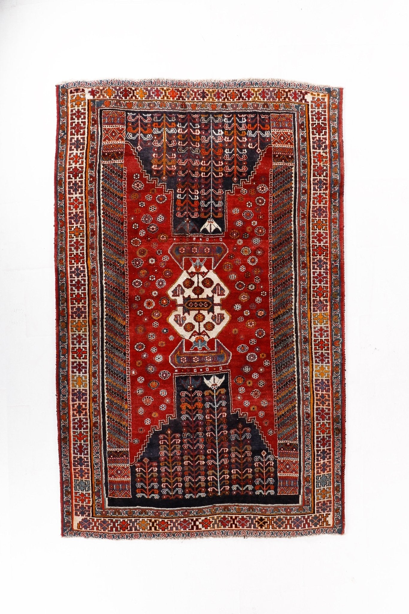Persian Shiraz Rug | 5' 8" x 6' 10"