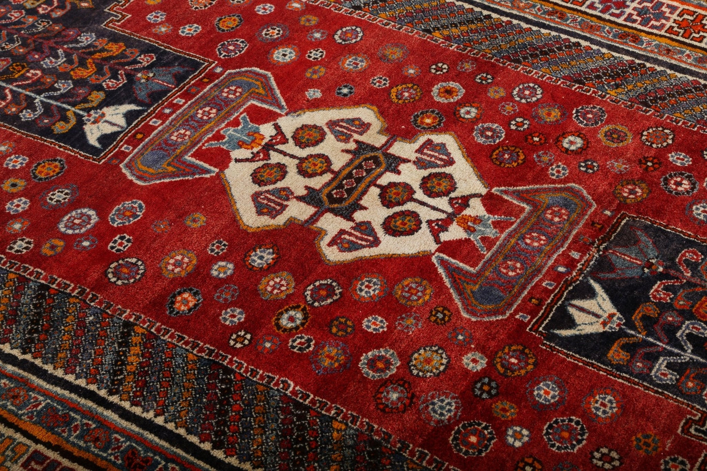 Persian Shiraz Rug | 5' 8" x 6' 10"