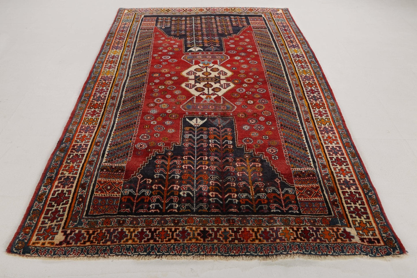 Persian Shiraz Rug | 5' 8" x 6' 10"