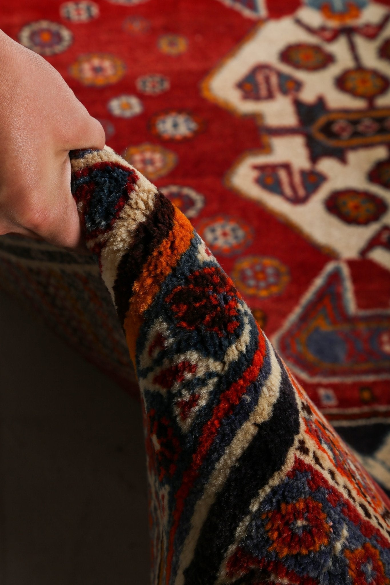 Persian Shiraz Rug | 5' 8" x 6' 10"