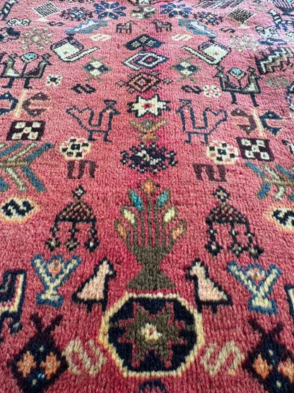 Persian Shiraz Rug | 6' 8" x 10' 1"