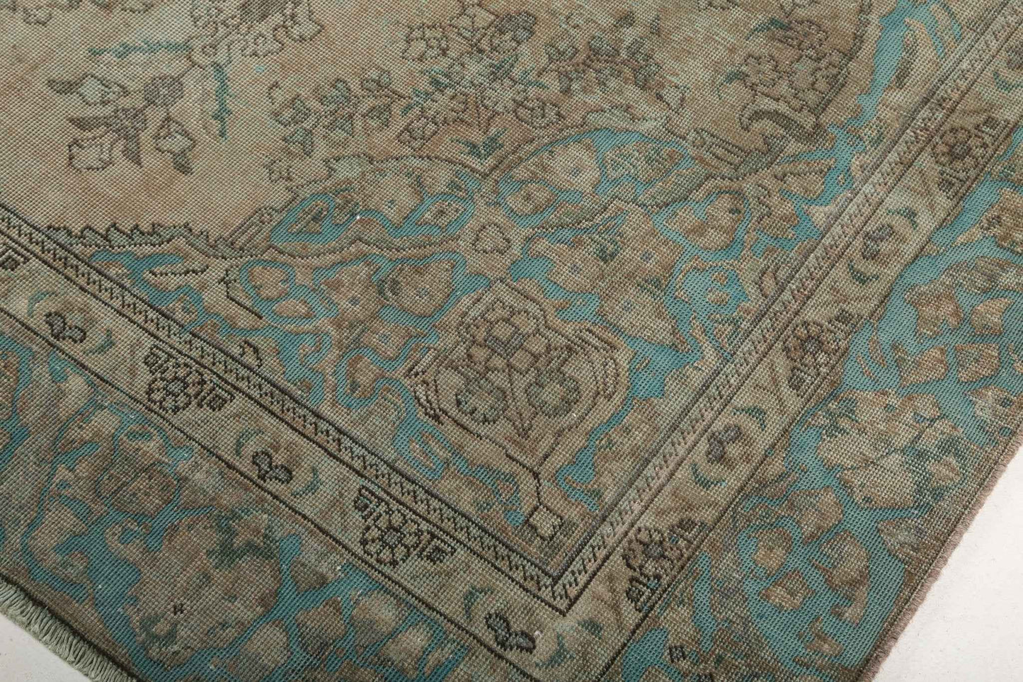 Persian Tabriz Rug | 5' 9" x 9' 1"