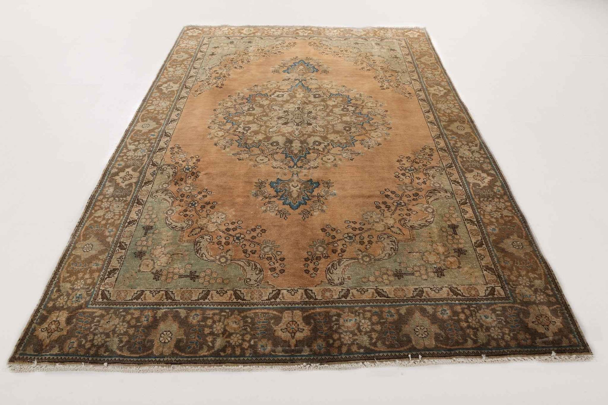 Persian Tabriz Rug | 6' x 9'